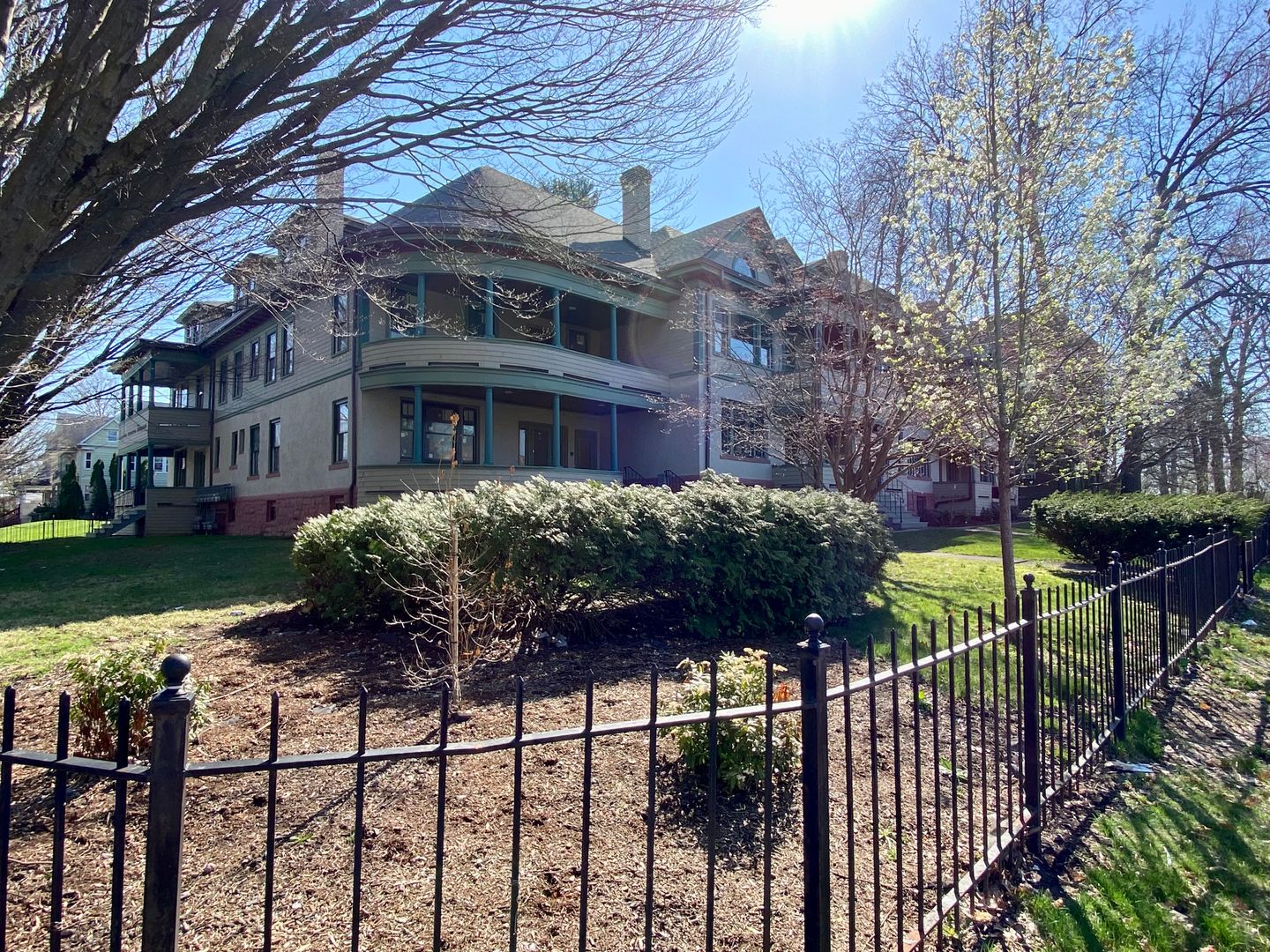 Hartford Apartment: 293-301 Farmington Ave.