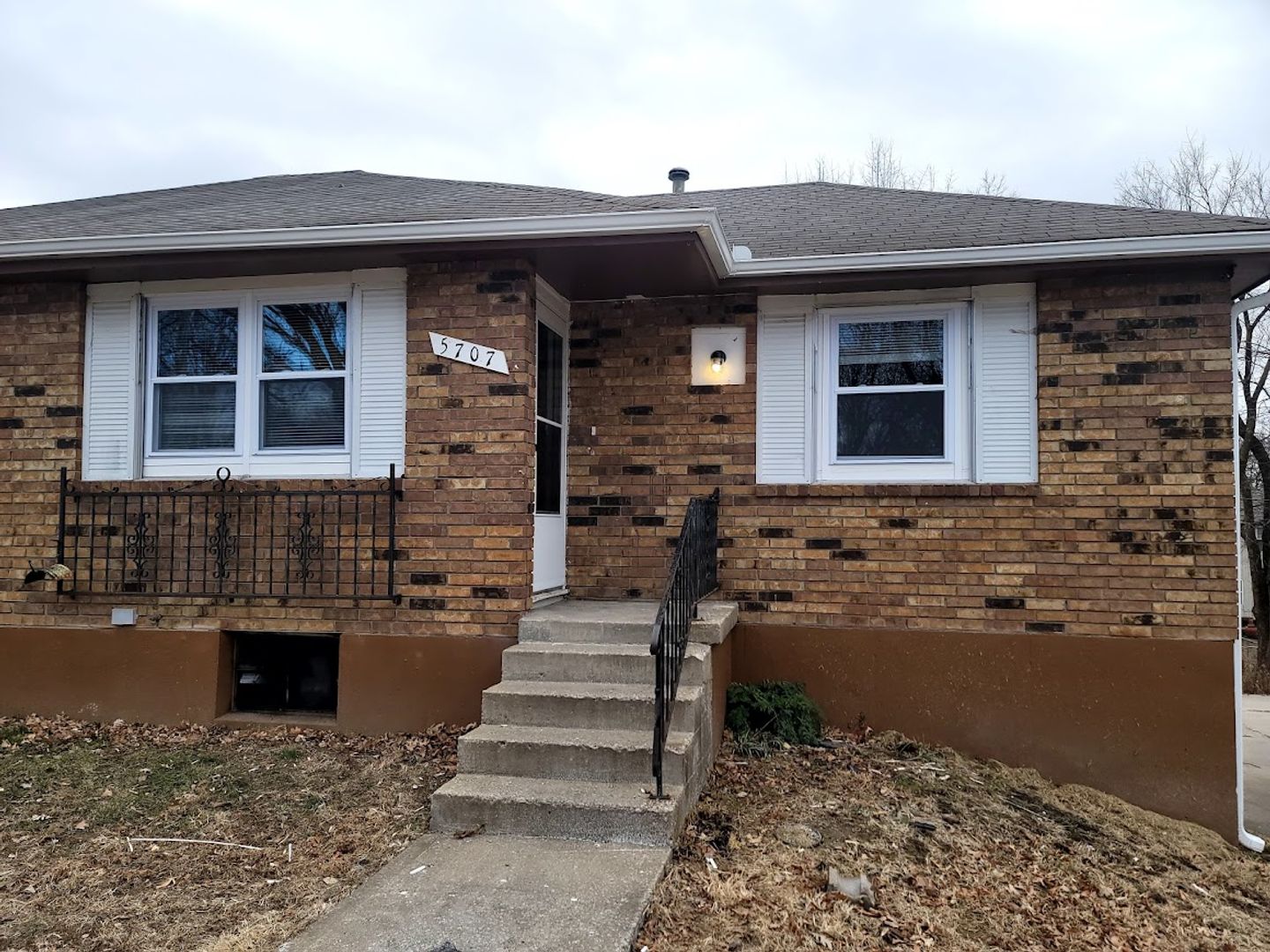 Kansas City Apartment: 5707-5709 NE 51st Street