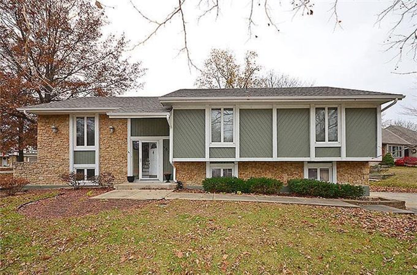 Kansas City House: 1524 NE 99th Street
