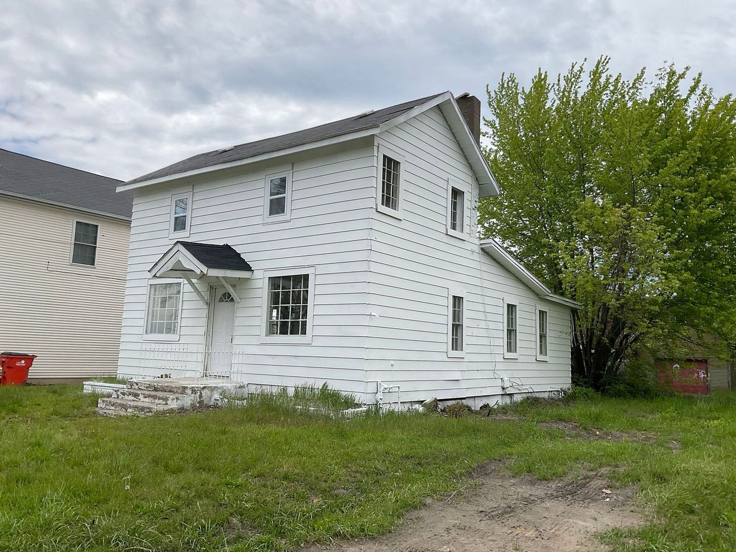 Benton Harbor House: 255 High St