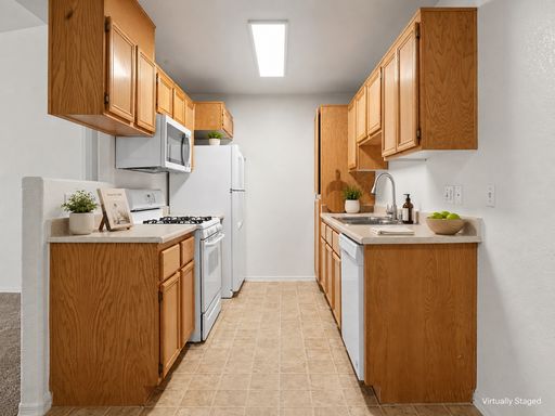 SPACIOUS 2BED/2BATH CONDO * SECOND FLOOR UNIT* – photo 1