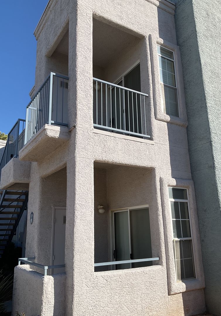 Henderson Condo: 2201 Ramsgate Dr.