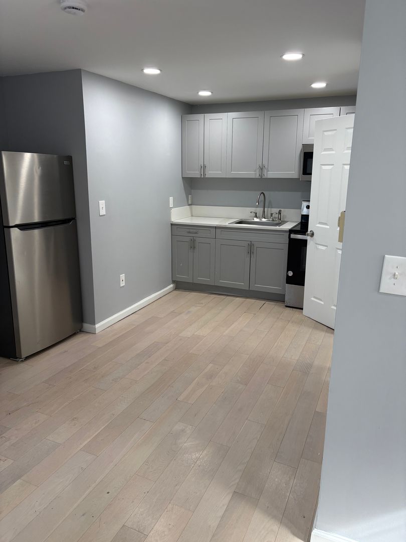 Cohoes Apartment: 5 Whitehall St.