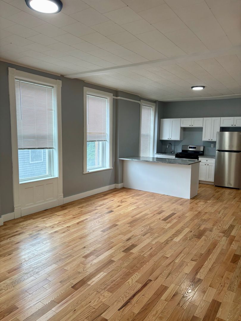 Cohoes Apartment: 24 Hart St.