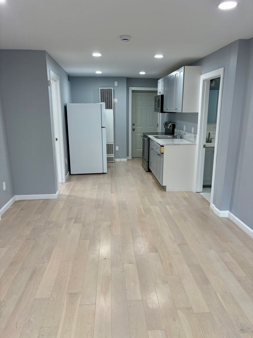 Cohoes Apartment: 5 Whitehall St.