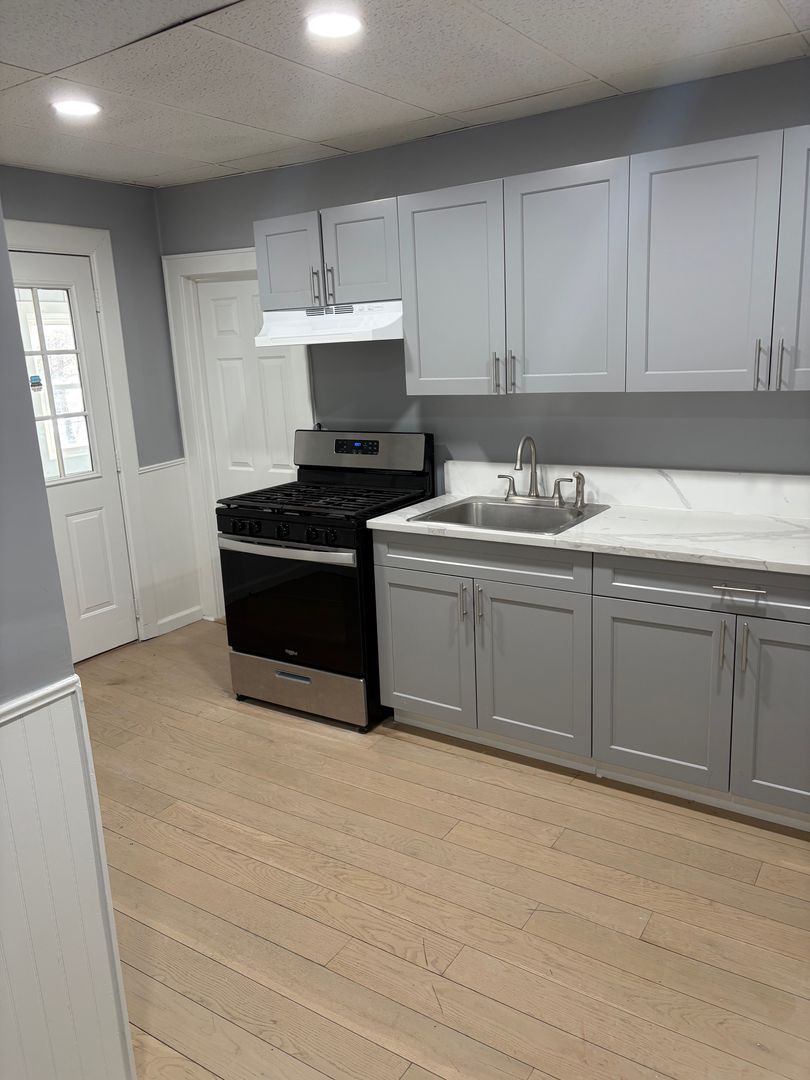 Watervliet Apartment: 1278 3rd Ave.