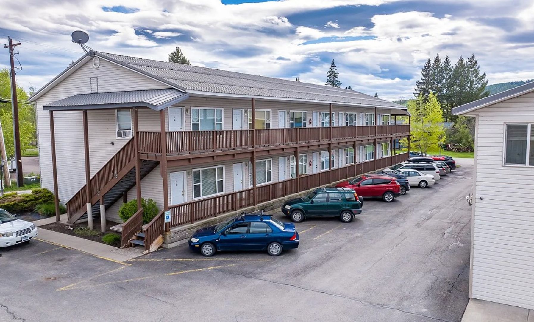 Whitefish Apartment: 121 Iowa Ave.