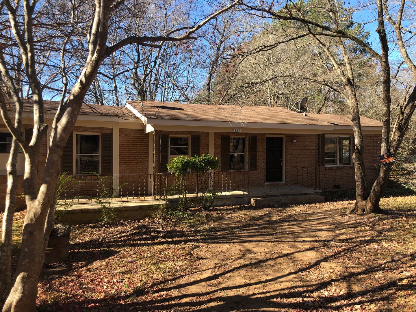Lancaster House: 1690 Oakdale Drive