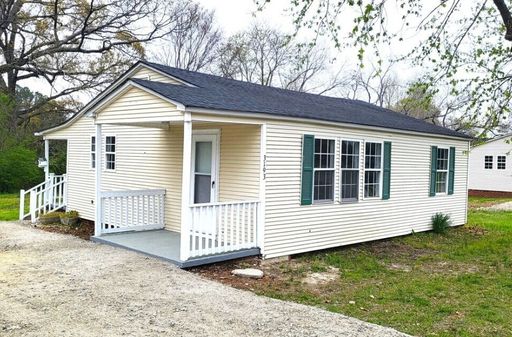 Newly remodeled home is located in Lancaster, SC 29720.