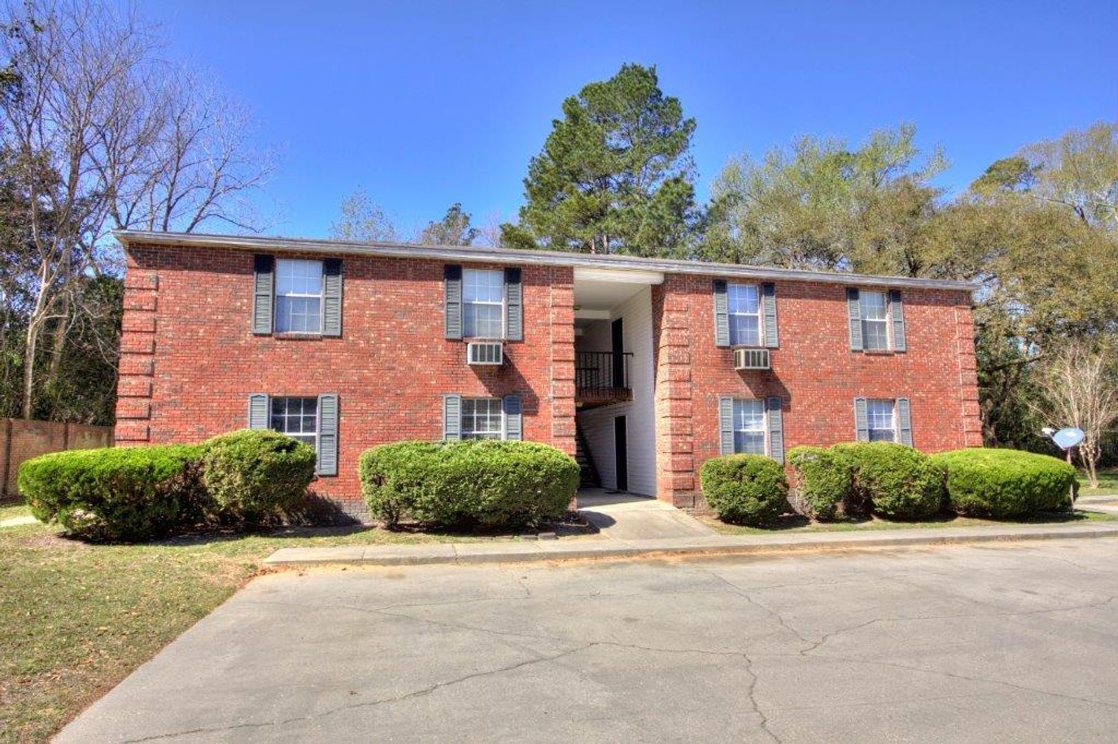 Sumter Apartment: 120 Engleside Street