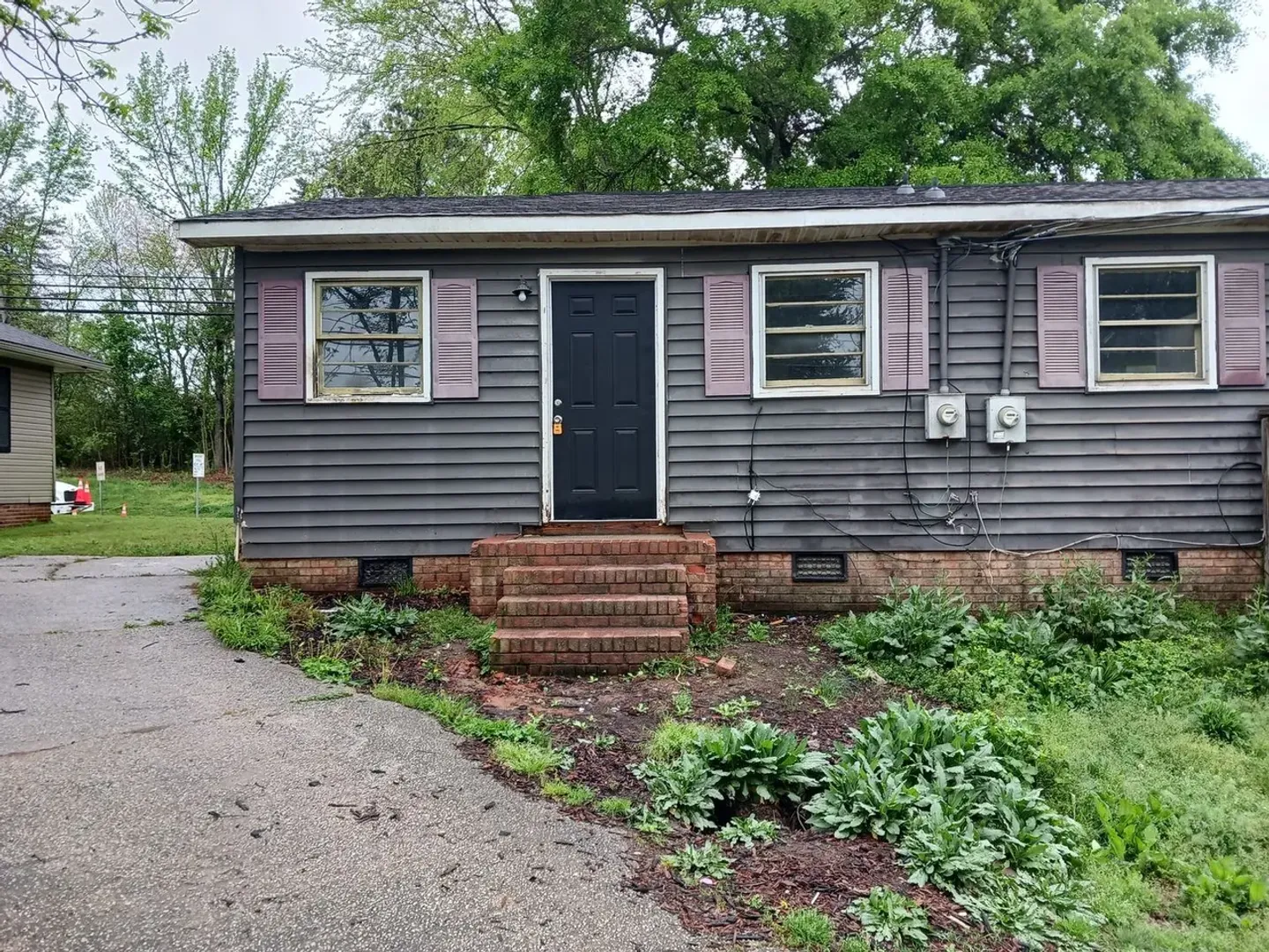 Lancaster Apartment: 1265 Springdale Rd