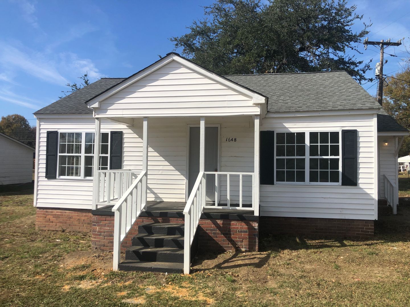 Lancaster House: 1648 McManus Lane