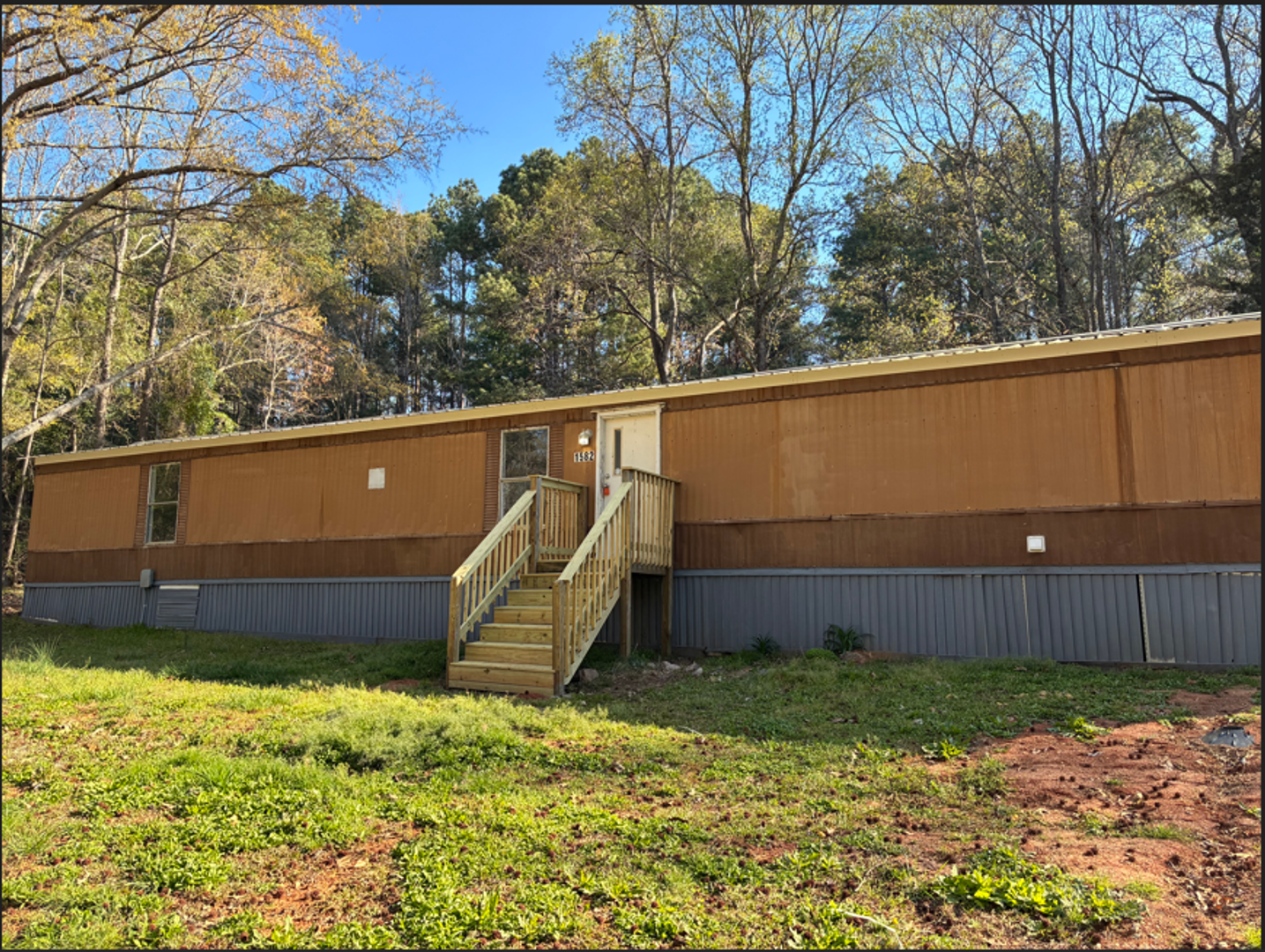 Lancaster House: 1582 Riverside Road