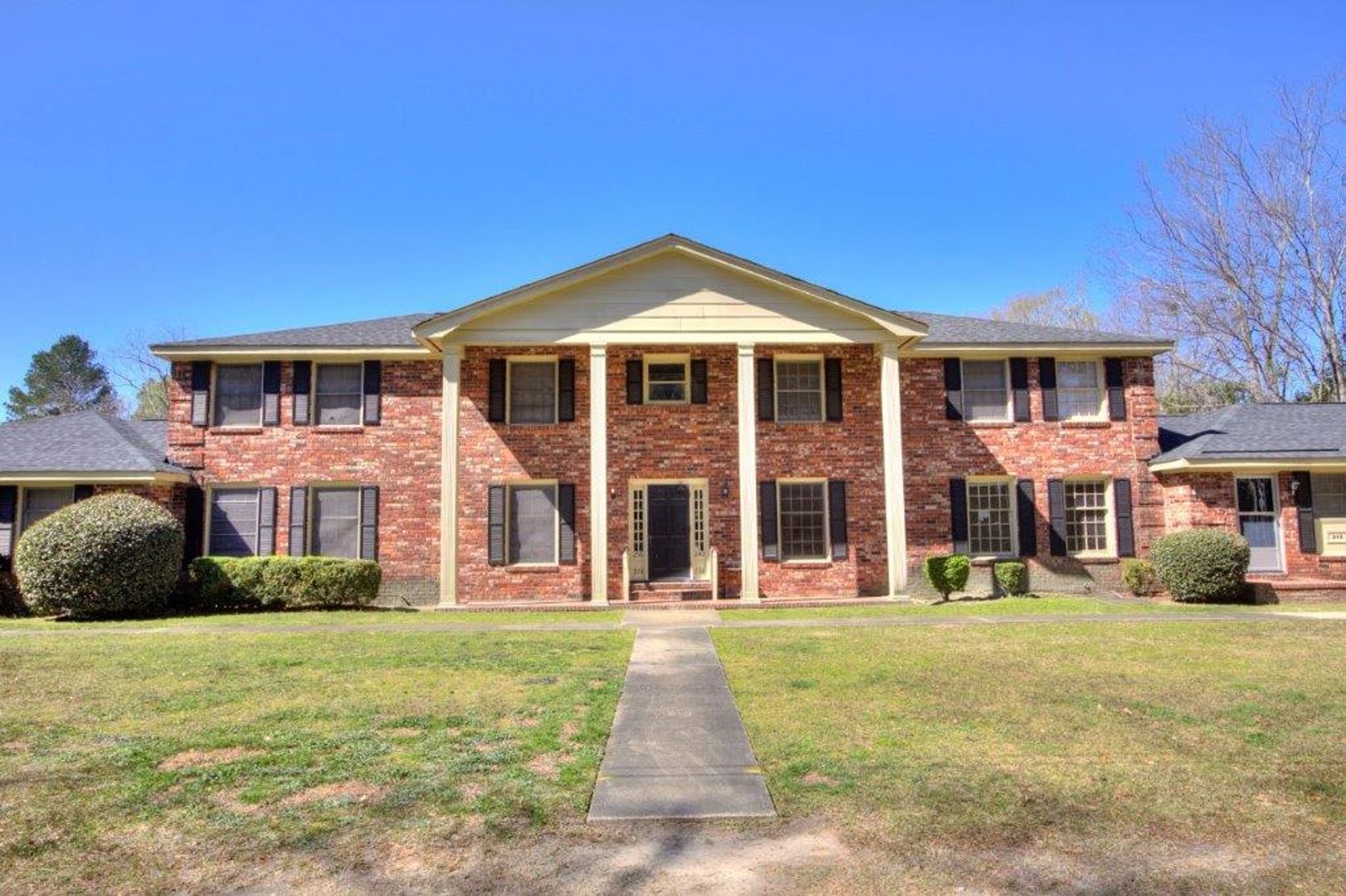 Sumter Apartment: 120 Engleside Street