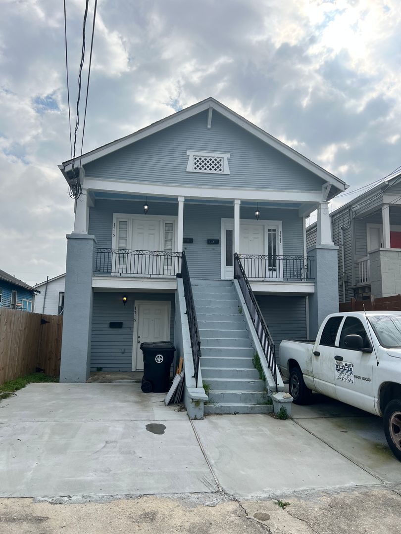 New Orleans Apartment: 1713-1715 Gallier Street