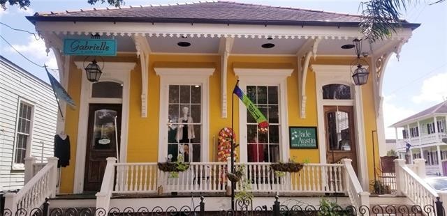 New Orleans Apartment: 3650-3652 Magazine St.