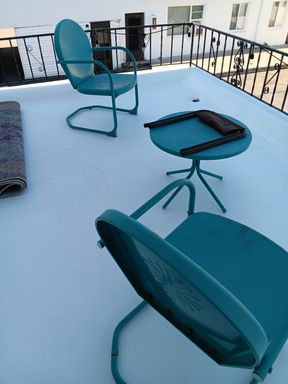 Large One Bedroom Apartment with balcony – photo 1