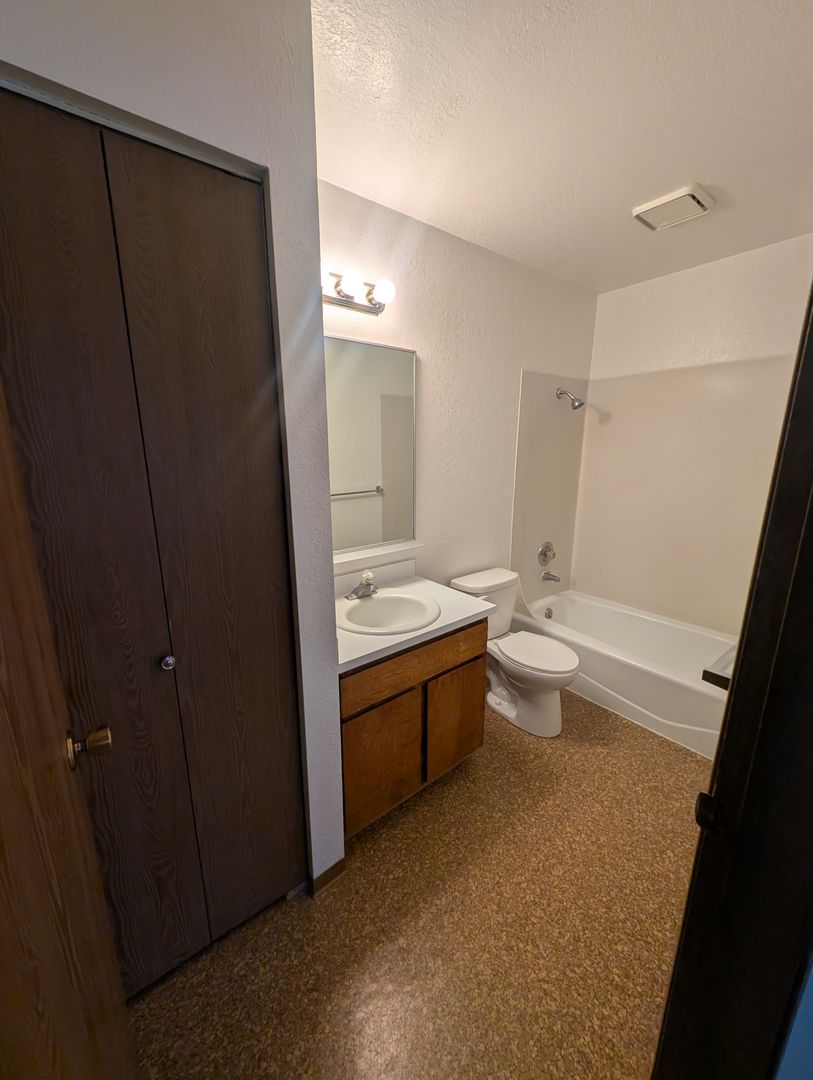Moscow Apartment: 211-225 Peterson Drive