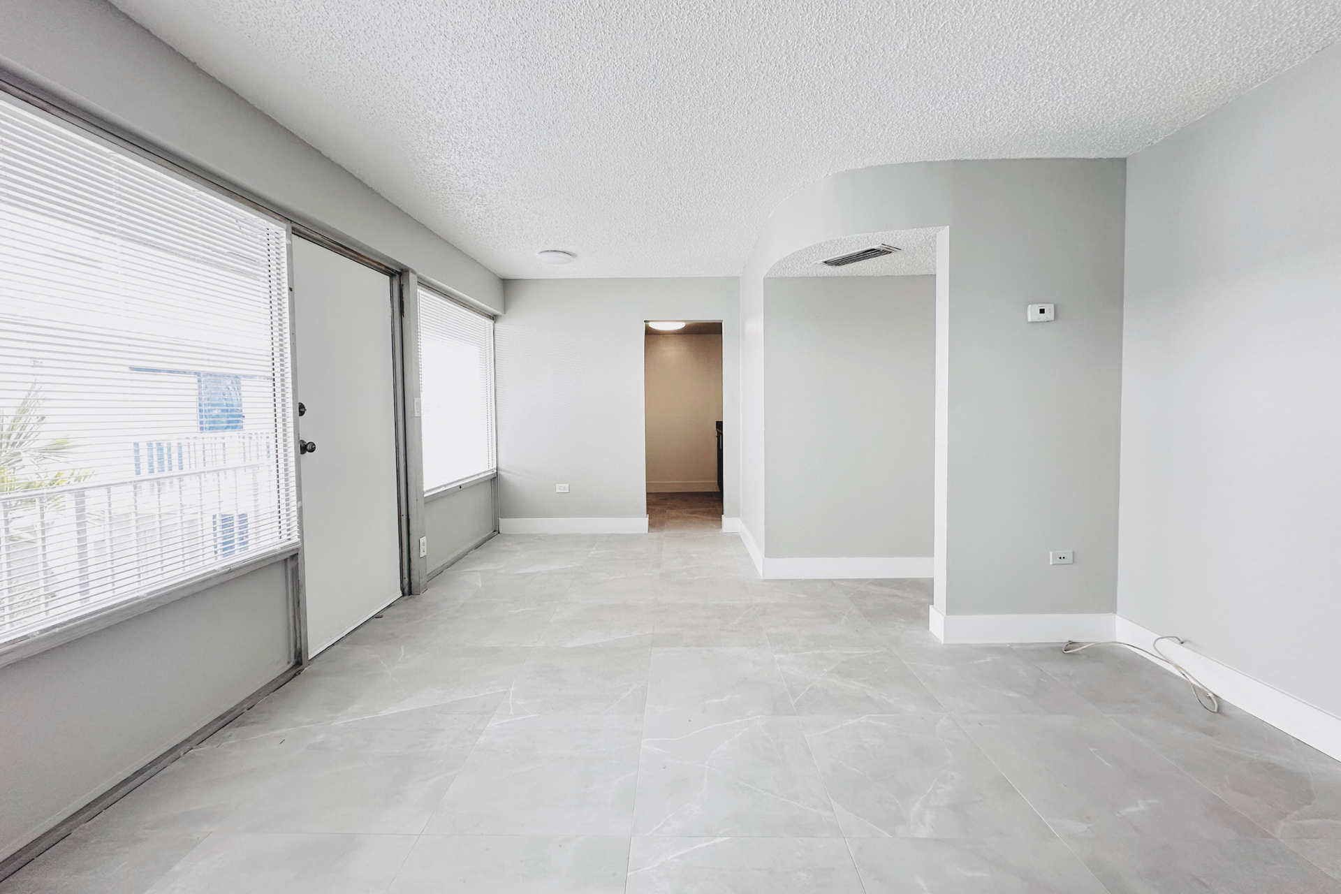 Oakland Park Apartment: 999 W. Prospect Road