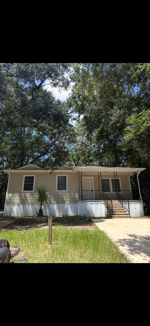Tallahassee Apartment: 768 California Street
