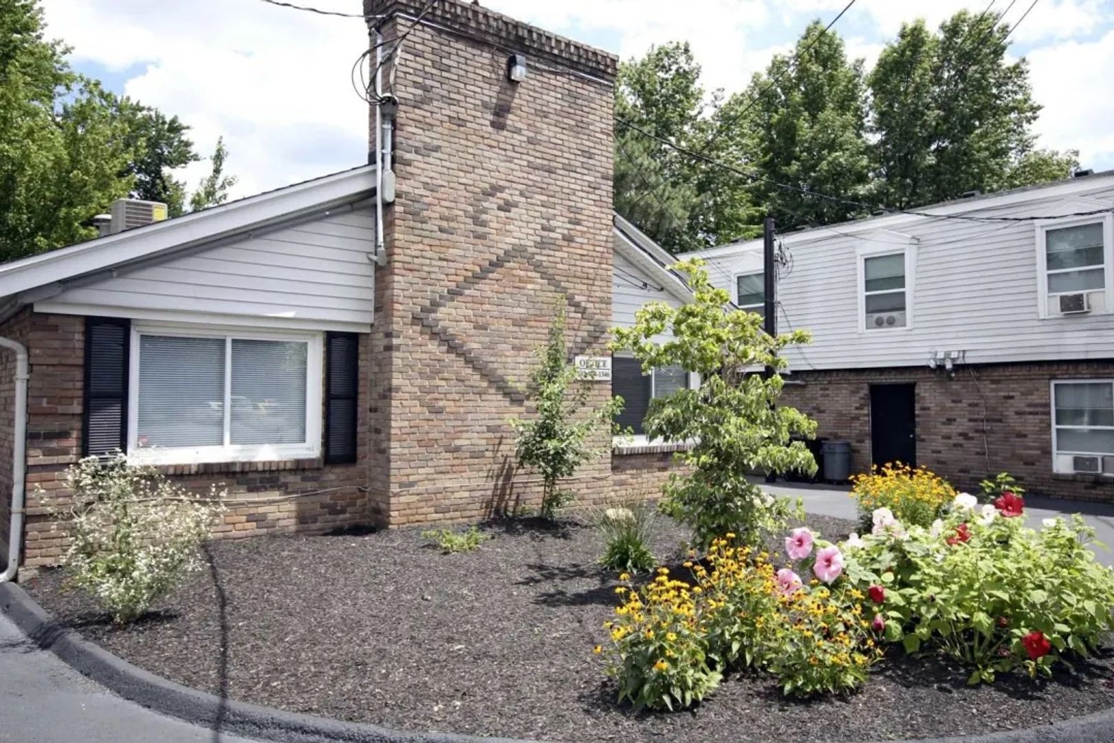 421 Poplar Level Ct, Louisville, KY 40219