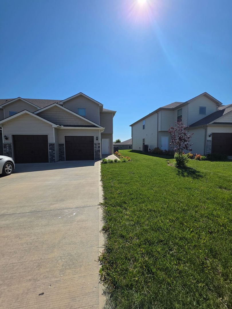 Blue Springs House: 8046 SW 4th Street
