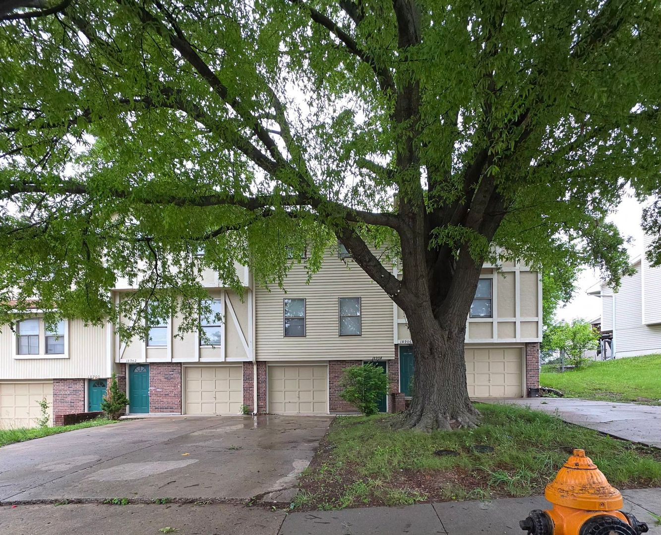 Independence House: 18904 Manor Dr