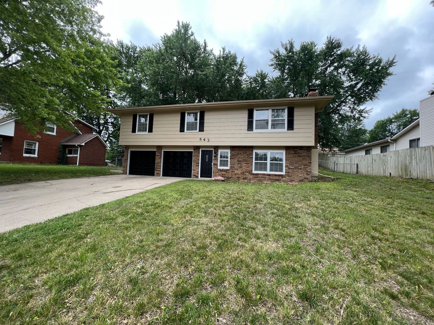 Liberty House: 843 W Kansas St