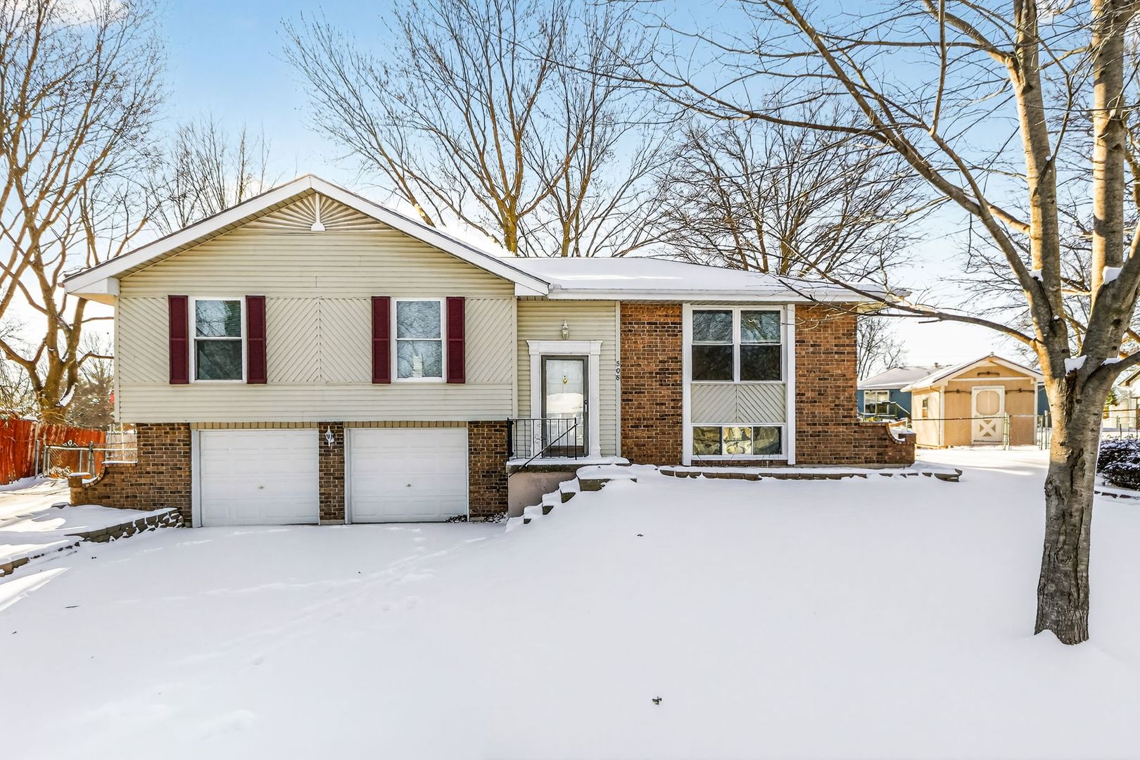 Blue Springs House: 508 NE Shiloh Cir