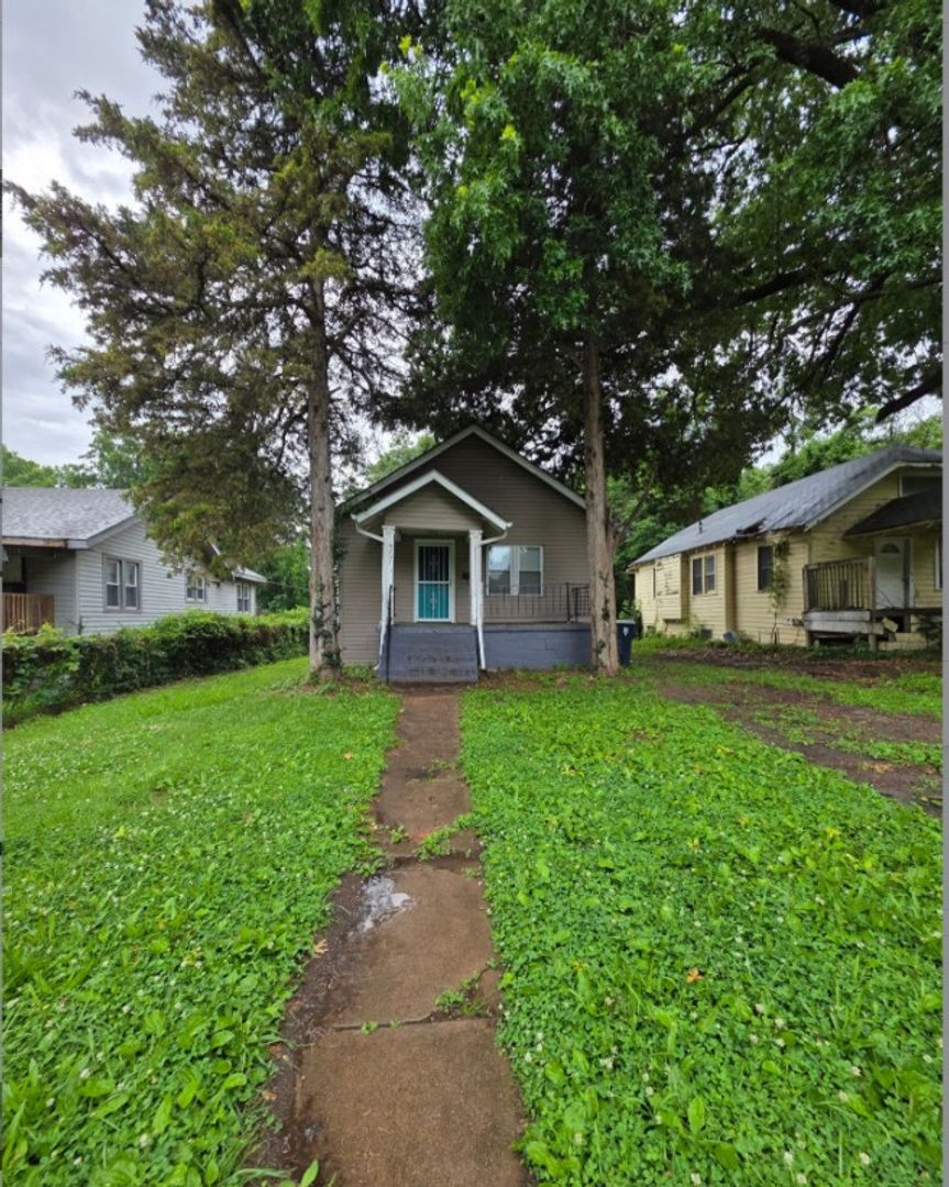 Kansas City House: 4237 E 62nd St