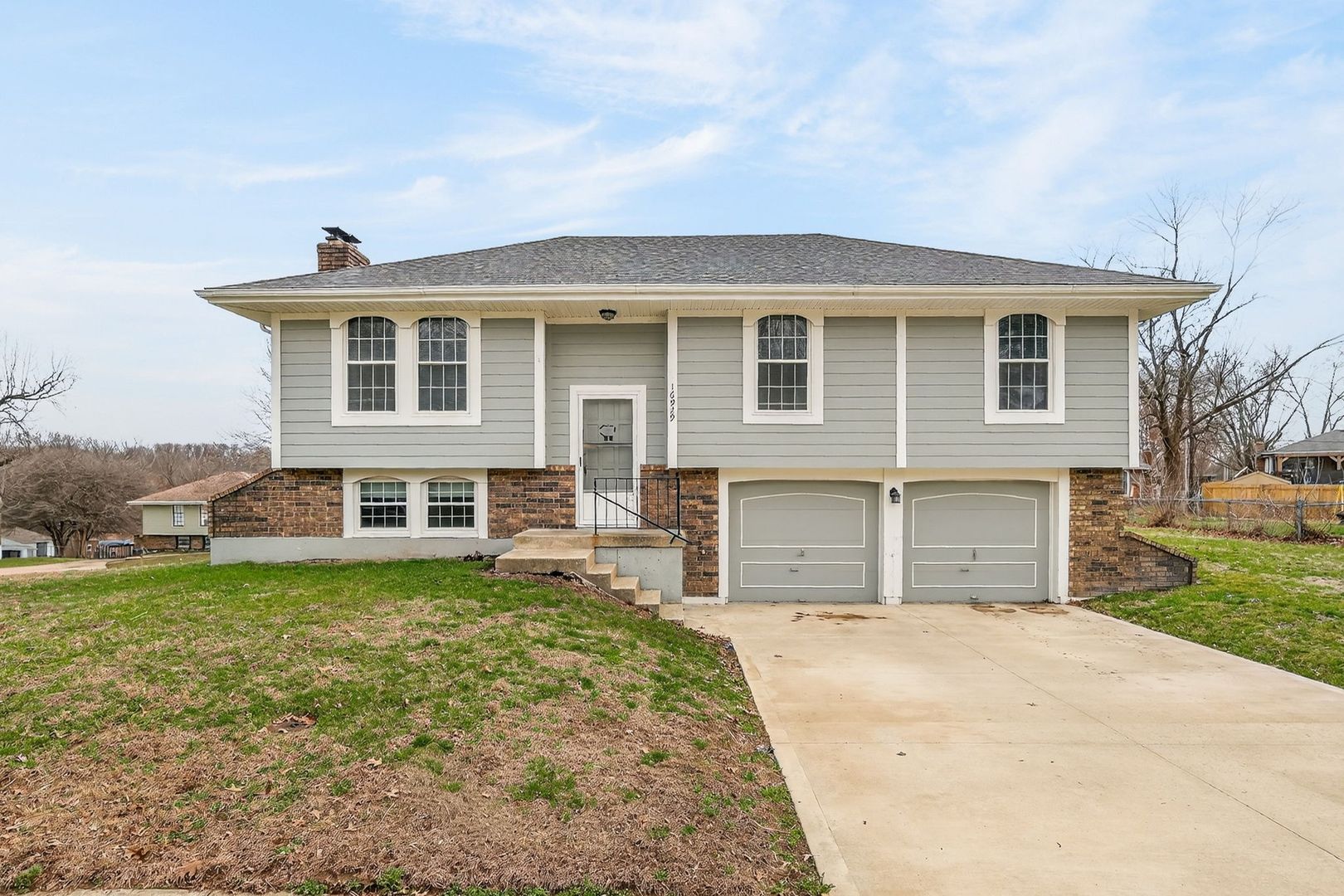 Independence House: 16929 E 3rd St S,