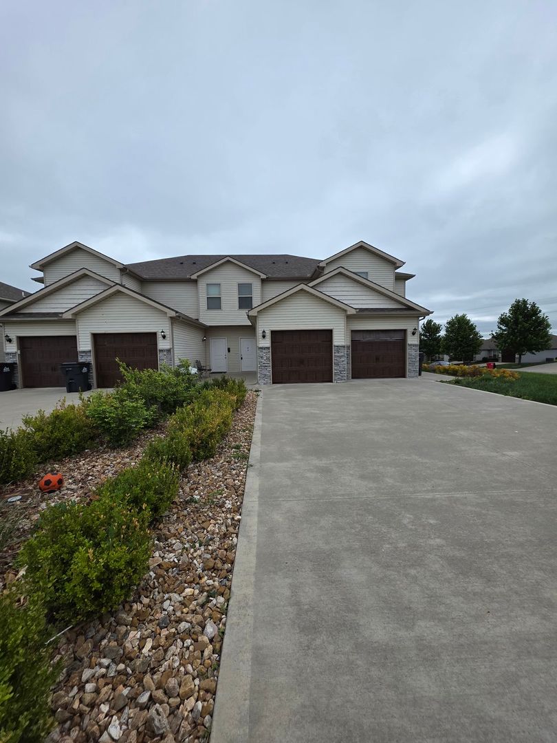 Blue Springs House: 8074 SW 4th Street