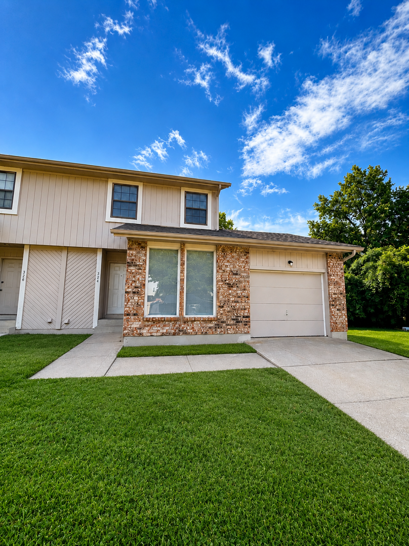 Blue Springs House: 324 NE Cedar Ct