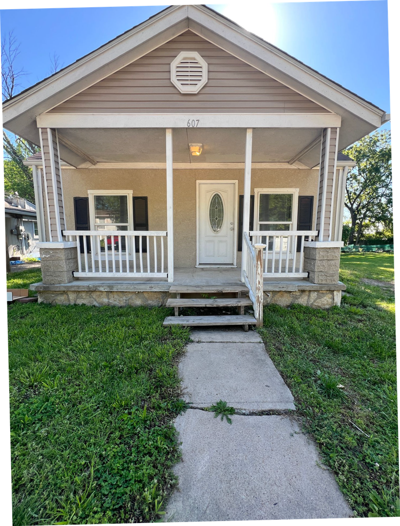 Independence House: 607 N Hocker Ave