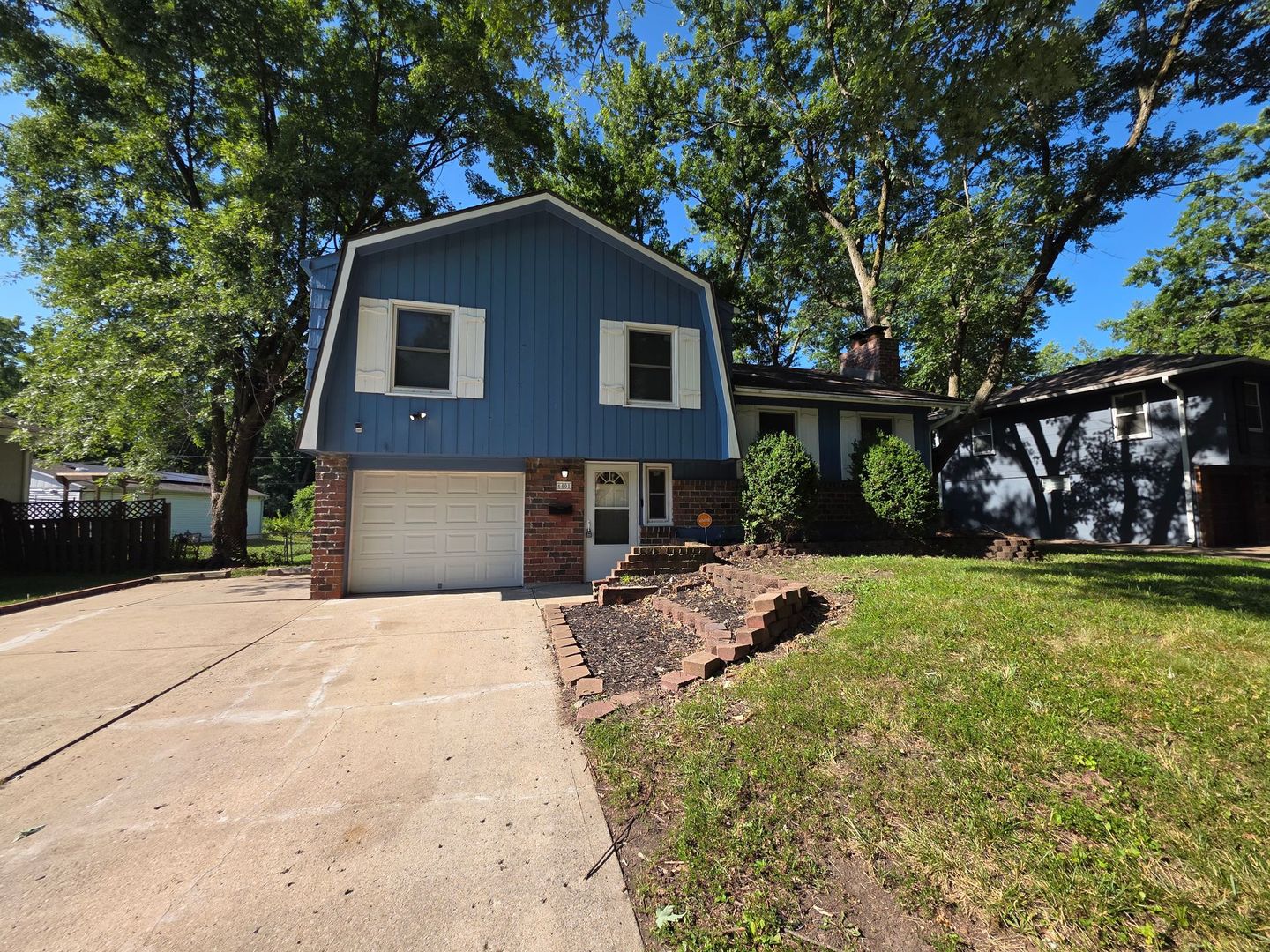 Grandview House: 6401 E 120th Terrace