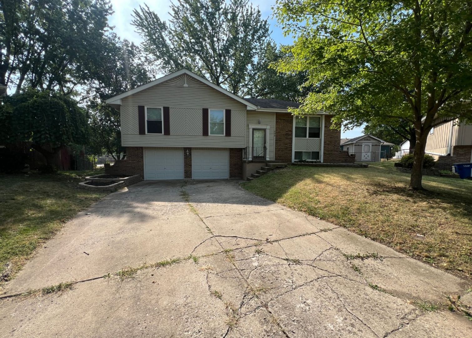 Blue Springs House: 508 NE Shiloh Cir