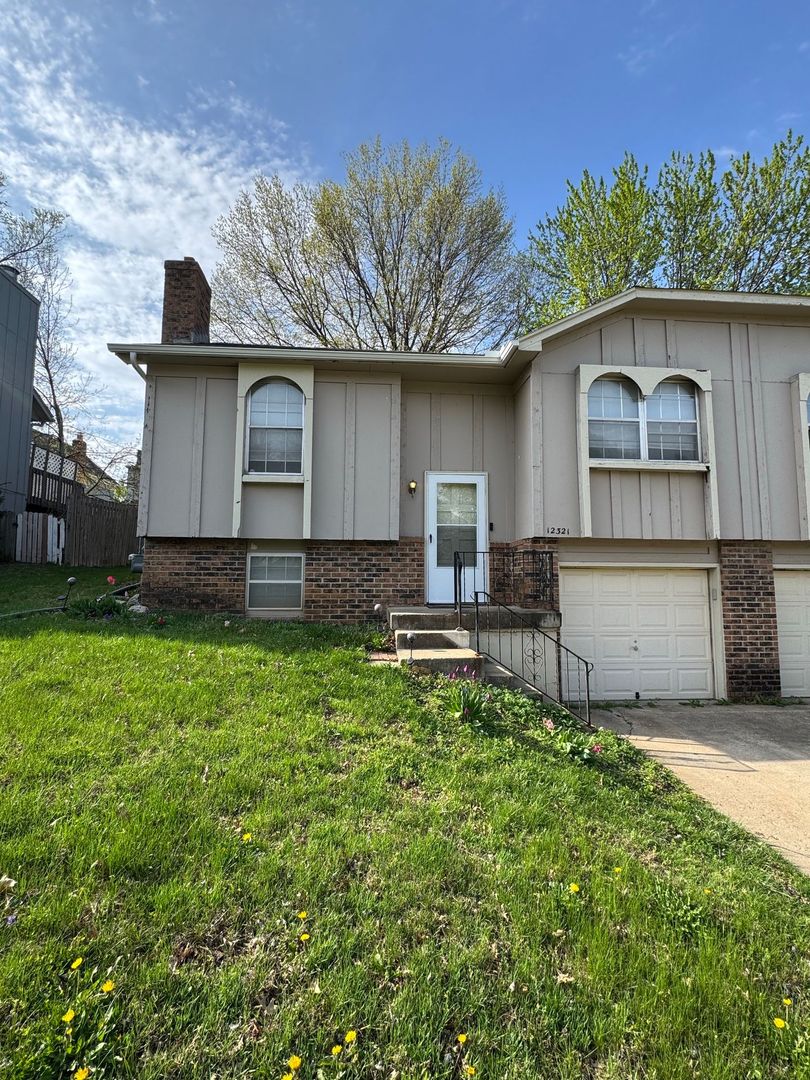 Shawnee House: 12321 W 71st St