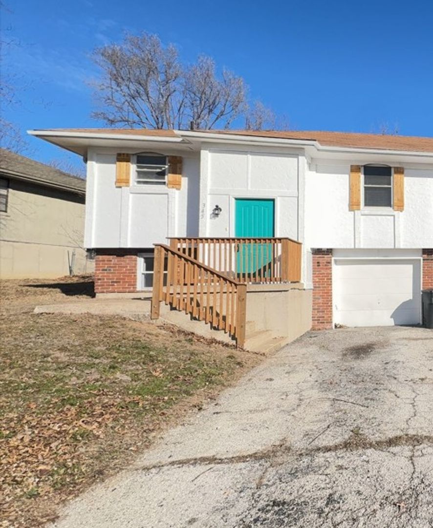 Independence House: 345 N Gilbert St