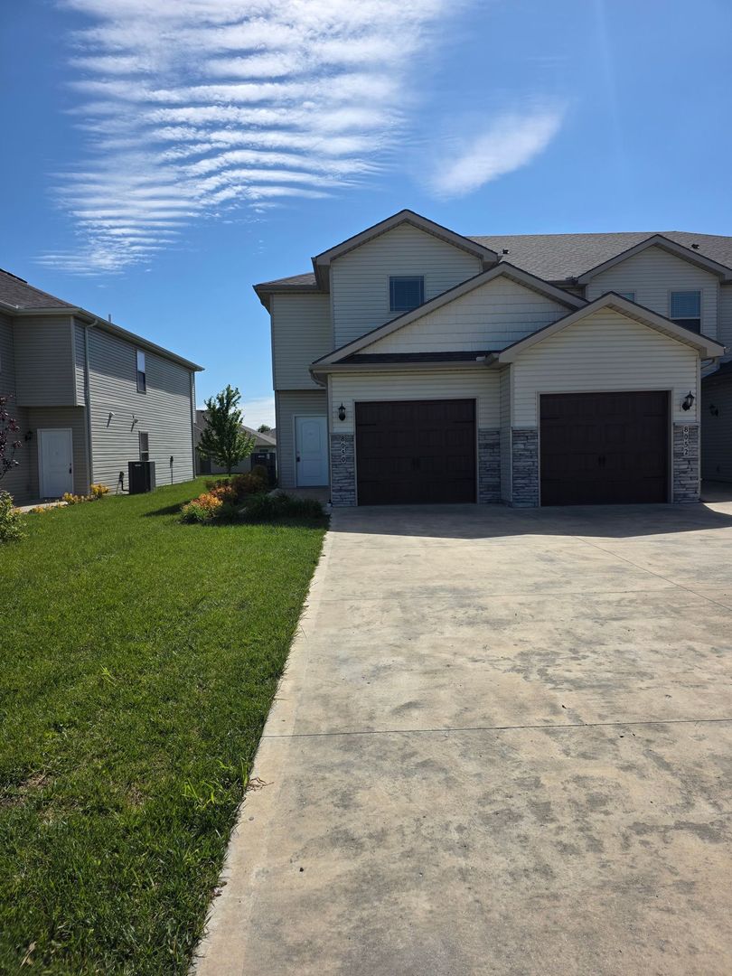 Blue Springs Townhome: 8050 SW 4th Street