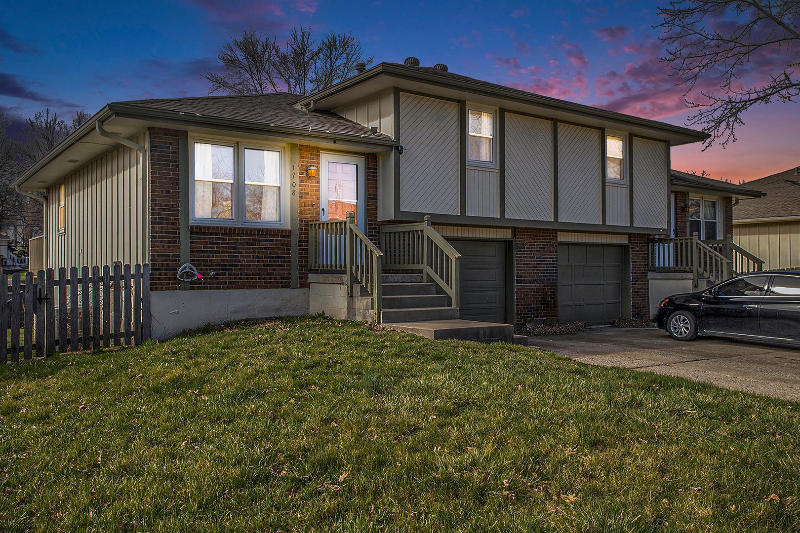 Blue Springs House: 1708 SW Sunset Ave