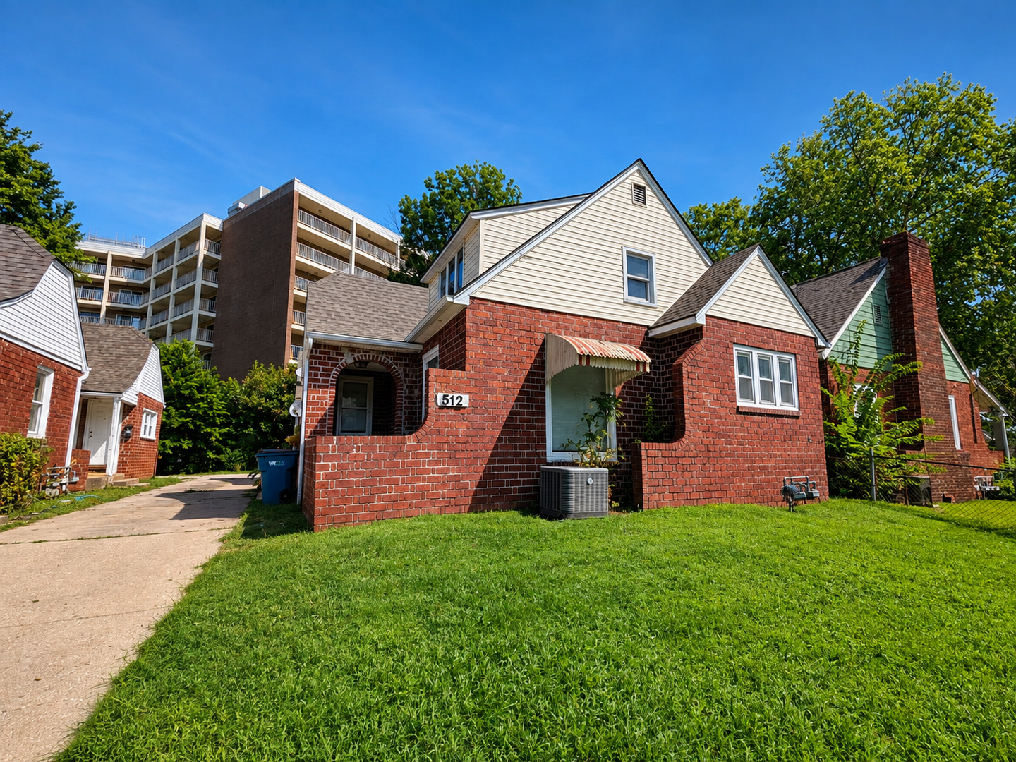 Independence House: 512 W Walnut St