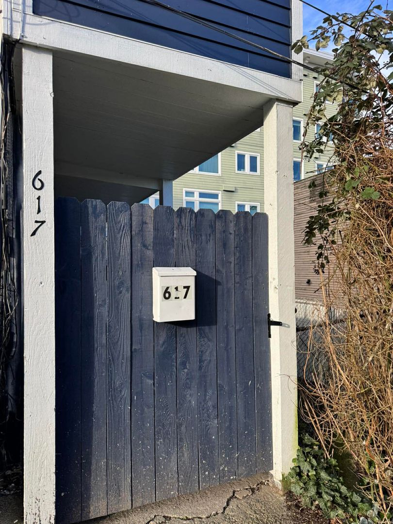 Tacoma Apartment: 1723 S G Street