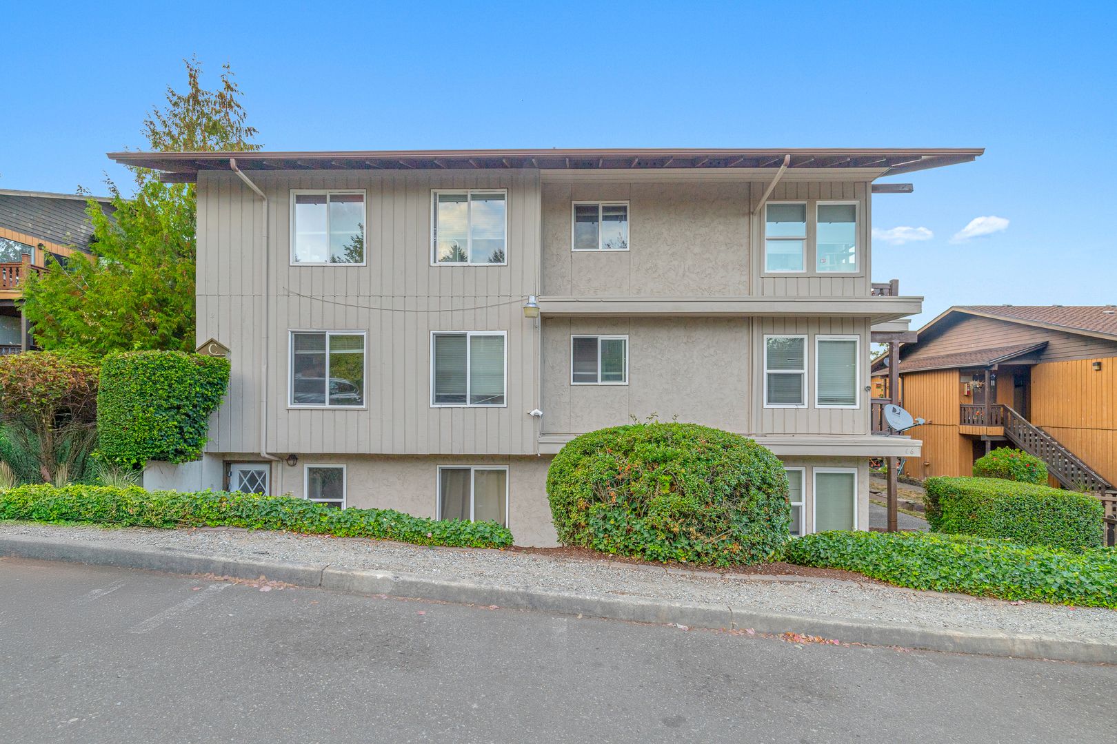 Seattle Apartment: 2118 S 107th St