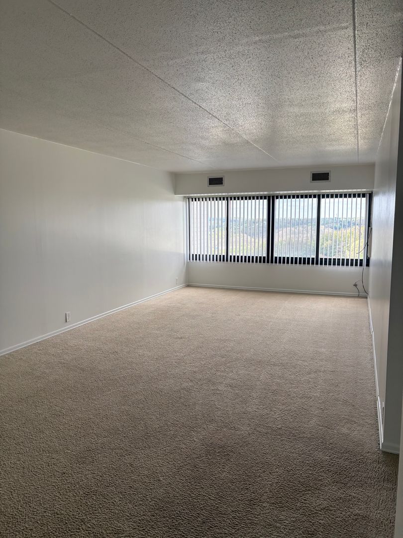 Monroeville Apartment: 100 Oxford Drive