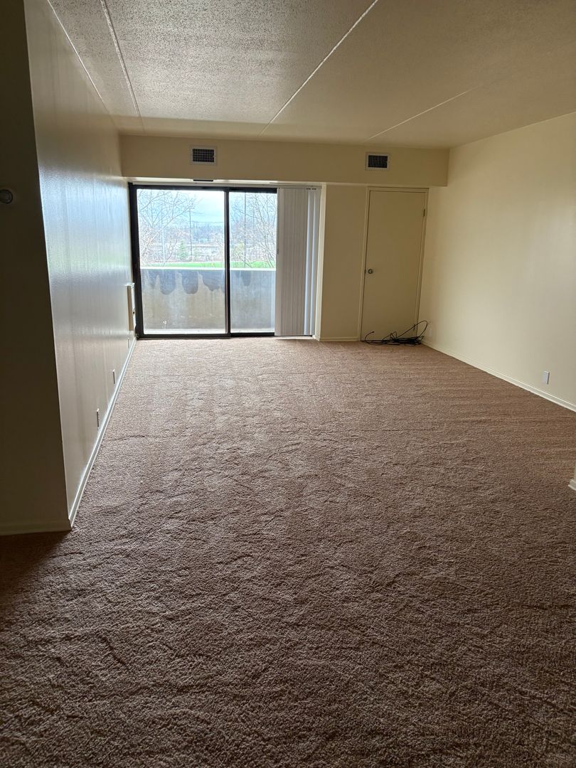 Monroeville Apartment: 100 Oxford Drive