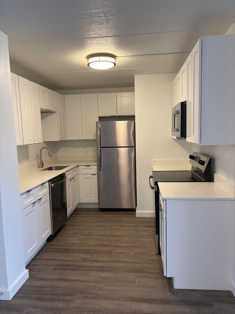 Monroeville Apartment: 100 Oxford Drive