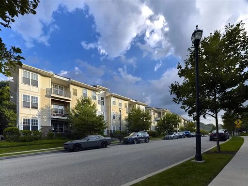 1875 Parkview Boulevard, 302 – photo 1