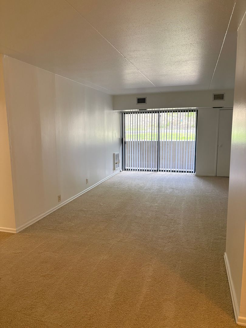 Monroeville Apartment: 100 Oxford Drive