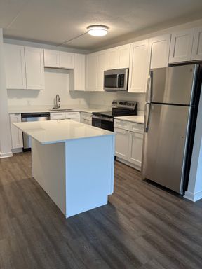 100 Oxford Drive, 301