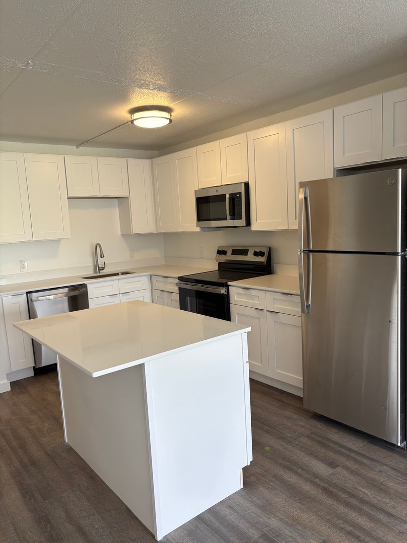 Monroeville Apartment: 100 Oxford Drive